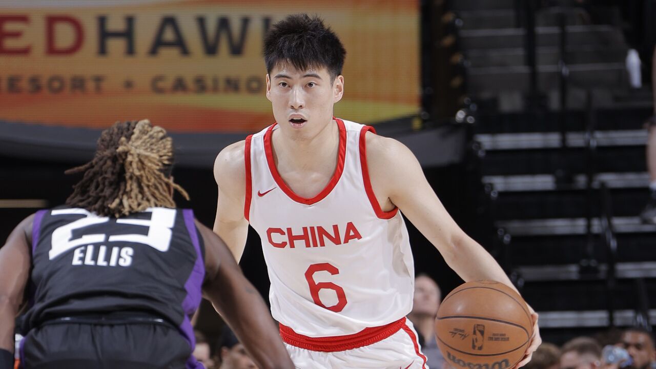 懂球帝海报：十载白巷，东方之光