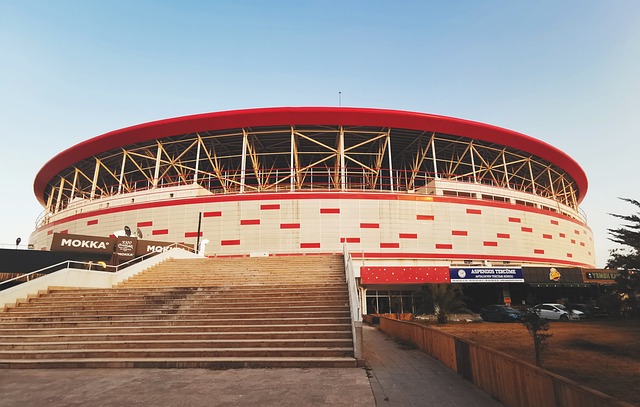 媒体人建言邵佳一：必须年轻化，在场上要争主动权和快节奏